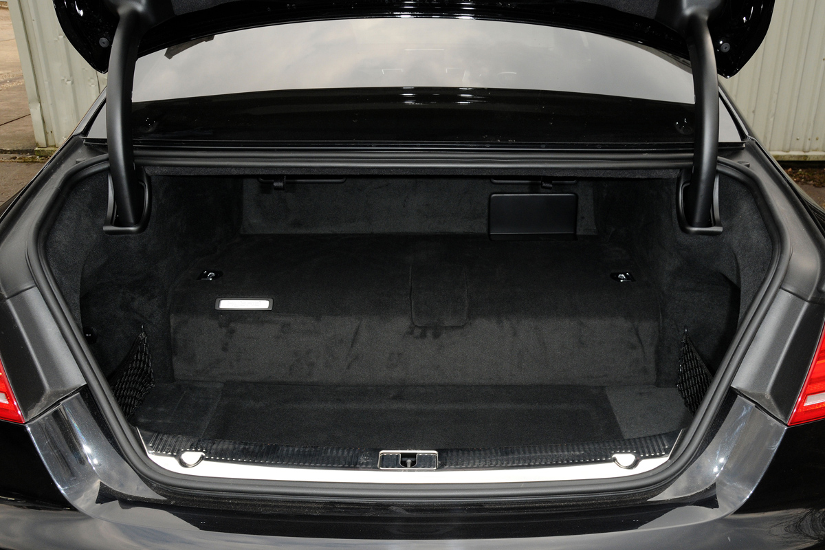 Audi A8L Hybrid 2.0 TFSI boot
