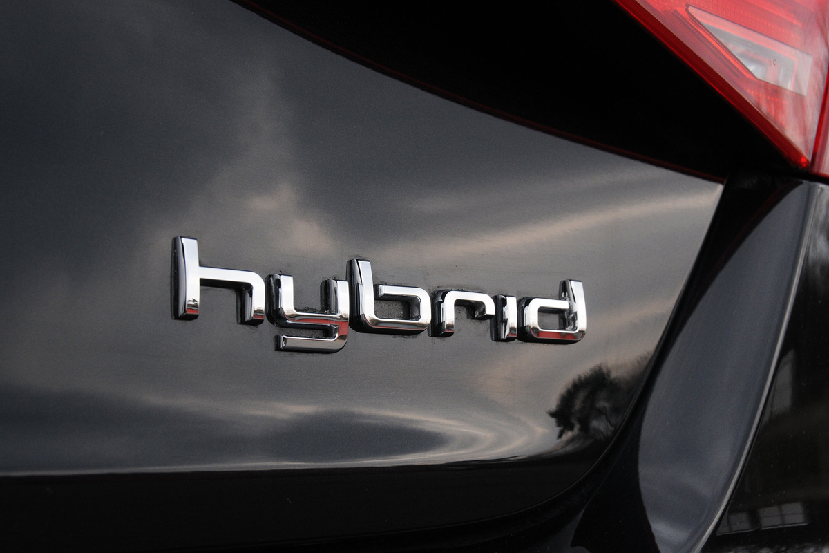 Audi A8L Hybrid 2.0 TFSI badge