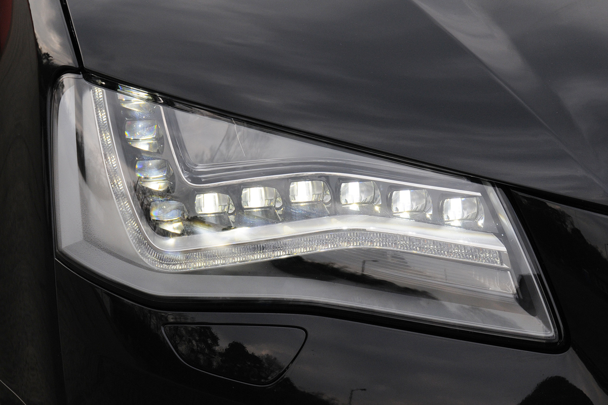Audi A8L Hybrid 2.0 TFSI headlight