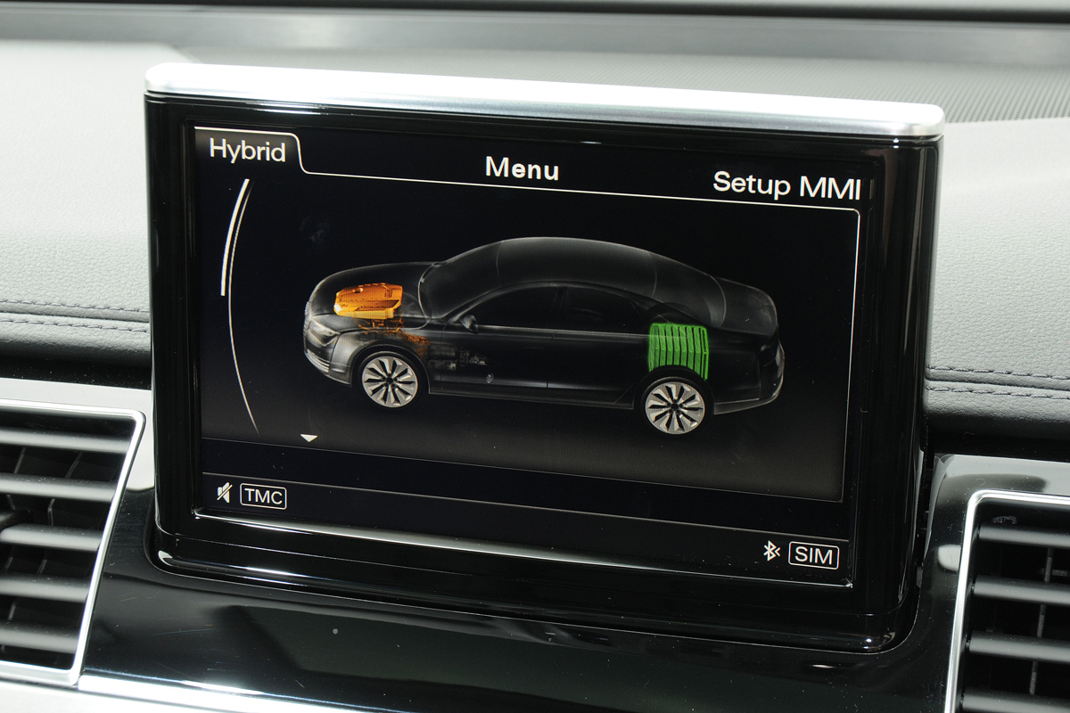 Audi A8L Hybrid 2.0 TFSI display
