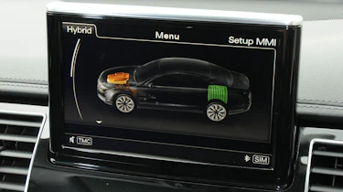 Audi A8L Hybrid 2.0 TFSI display