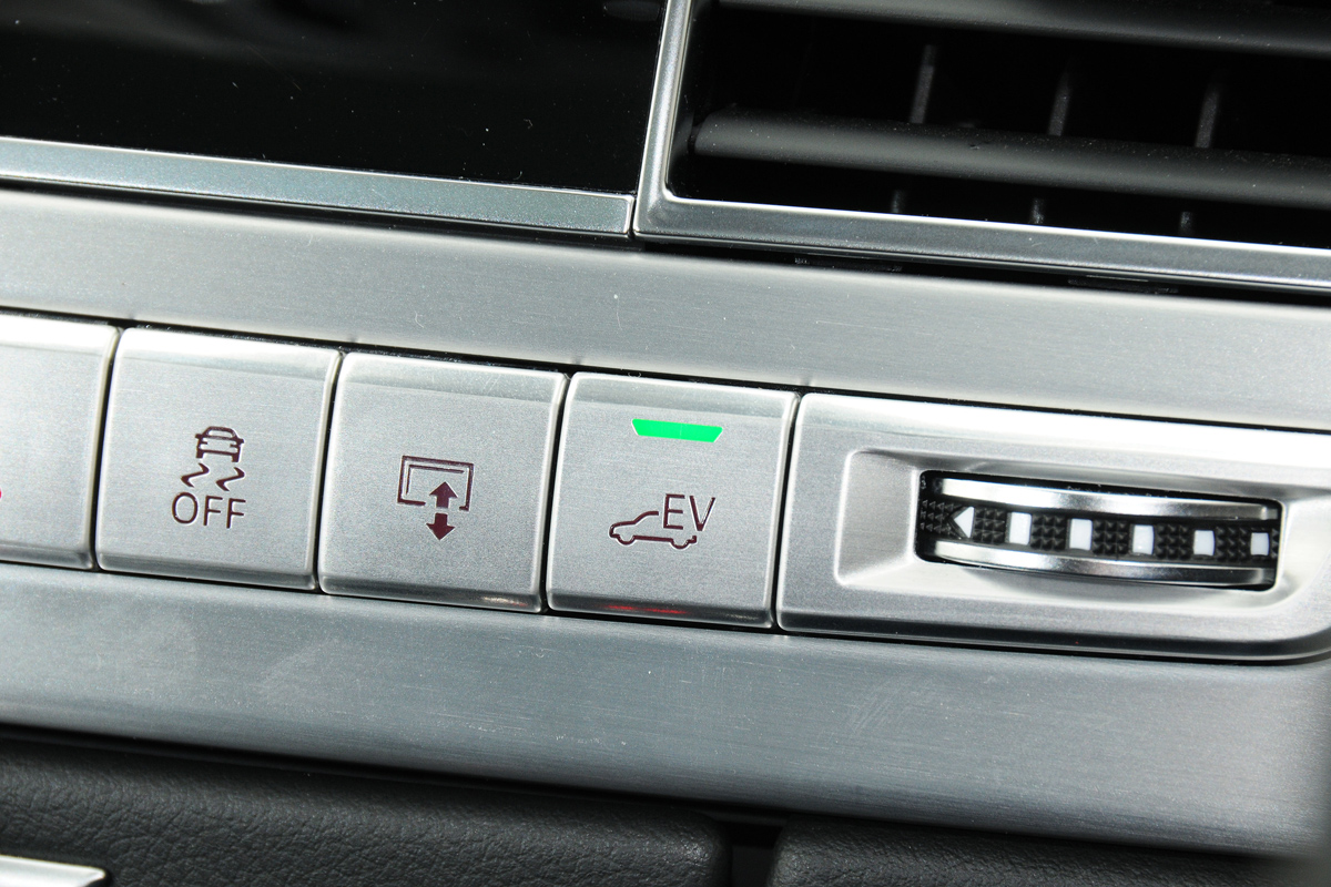 Audi A8L Hybrid 2.0 TFSI interior detail