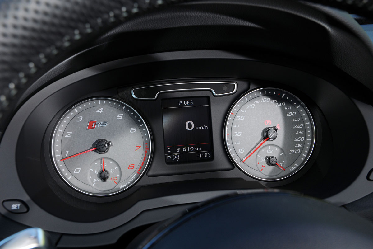 Audi RS Q3 dials