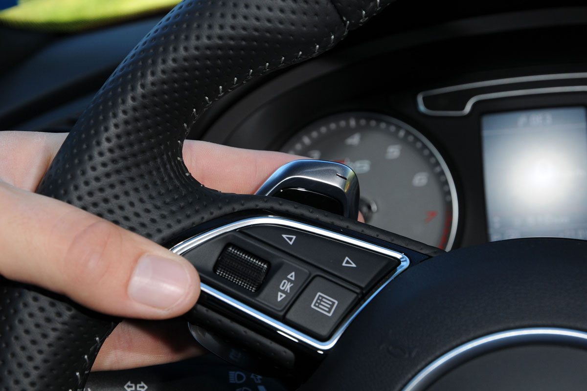 Audi RS Q3 paddles