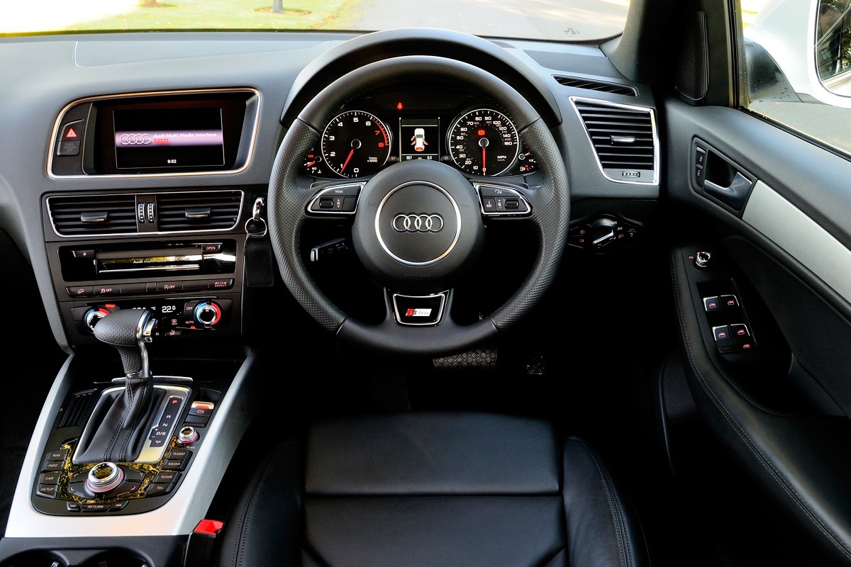 Audi Q5 2.0 TFSI S line interior