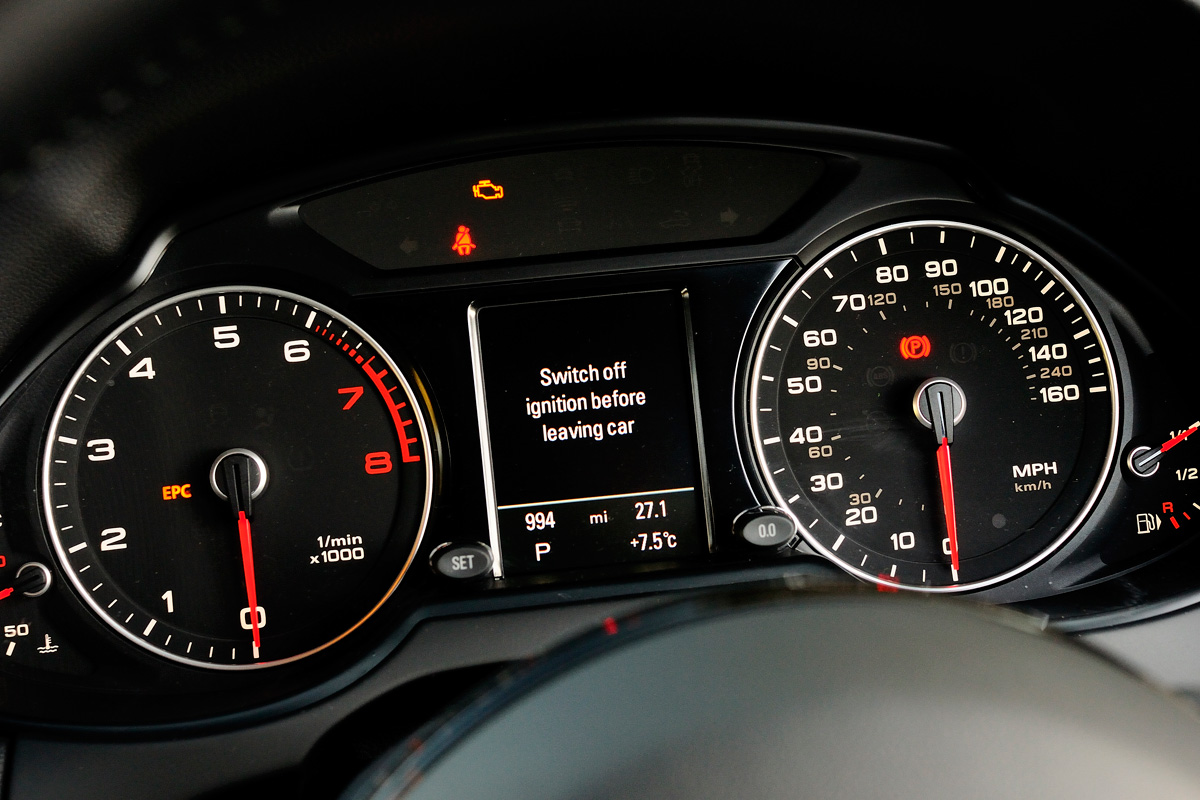 Audi Q5 2.0 TFSI S line dials
