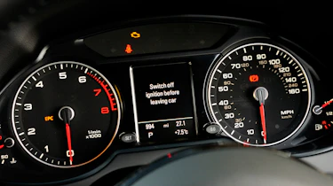 Audi Q5 2.0 TFSI S line dials