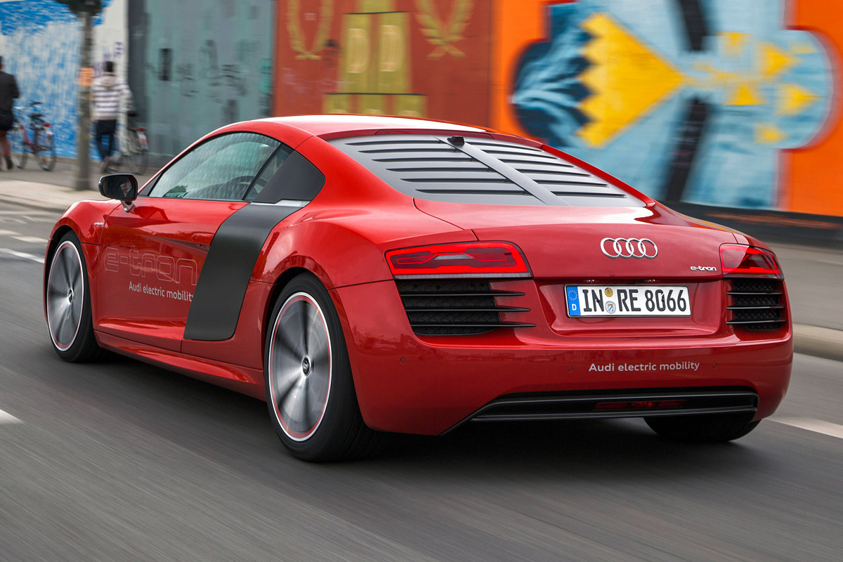 Audi R8 e-tron rear tracking