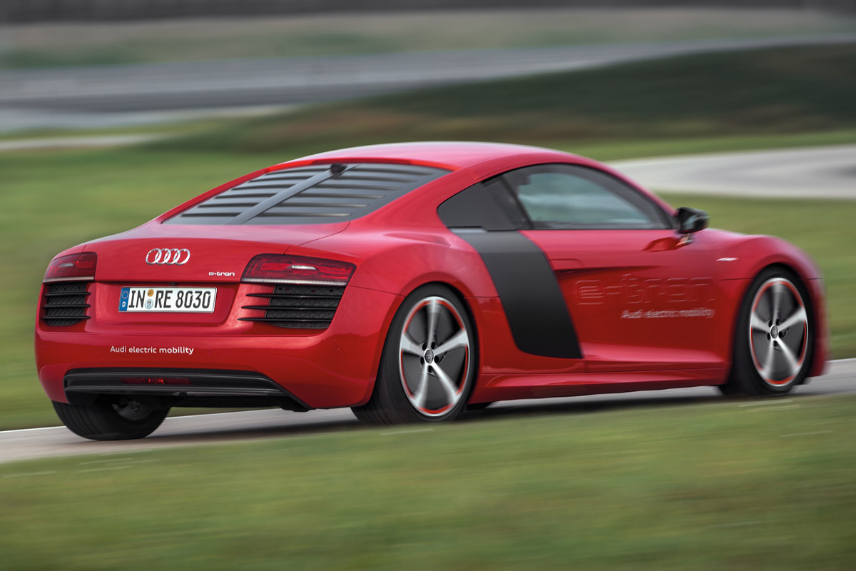 Audi R8 e-tron rear cornering