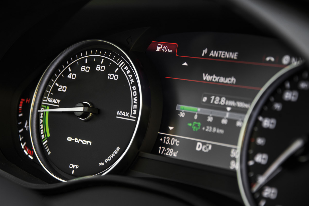 Audi R8 e-tron dials
