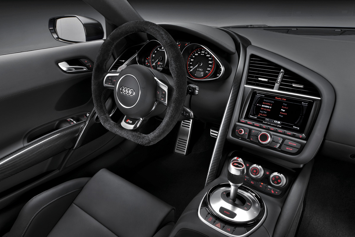 Audi R8 V10 Plus interior
