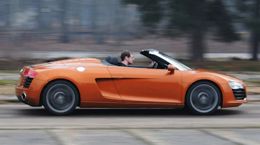 Audi R8 V8 Spyder panning