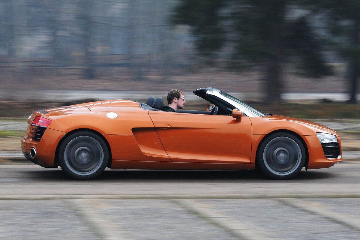 Audi R8 Spyder profile