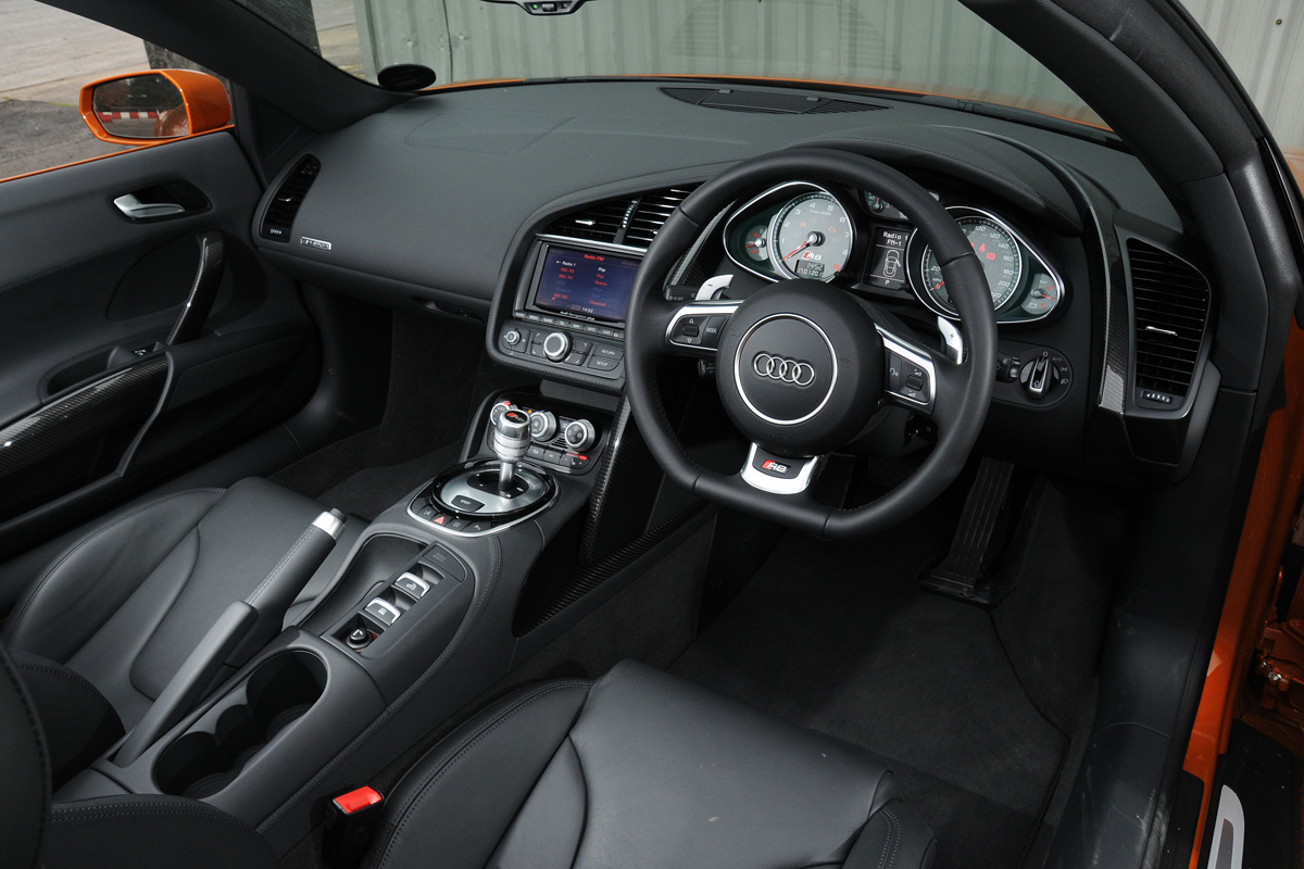 Audi R8 V8 Spyder interior