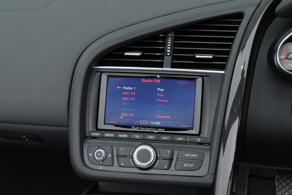 Audi R8 Spyder display