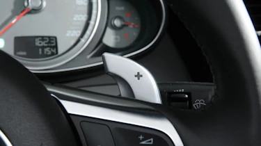 Audi R8 Spyder paddles