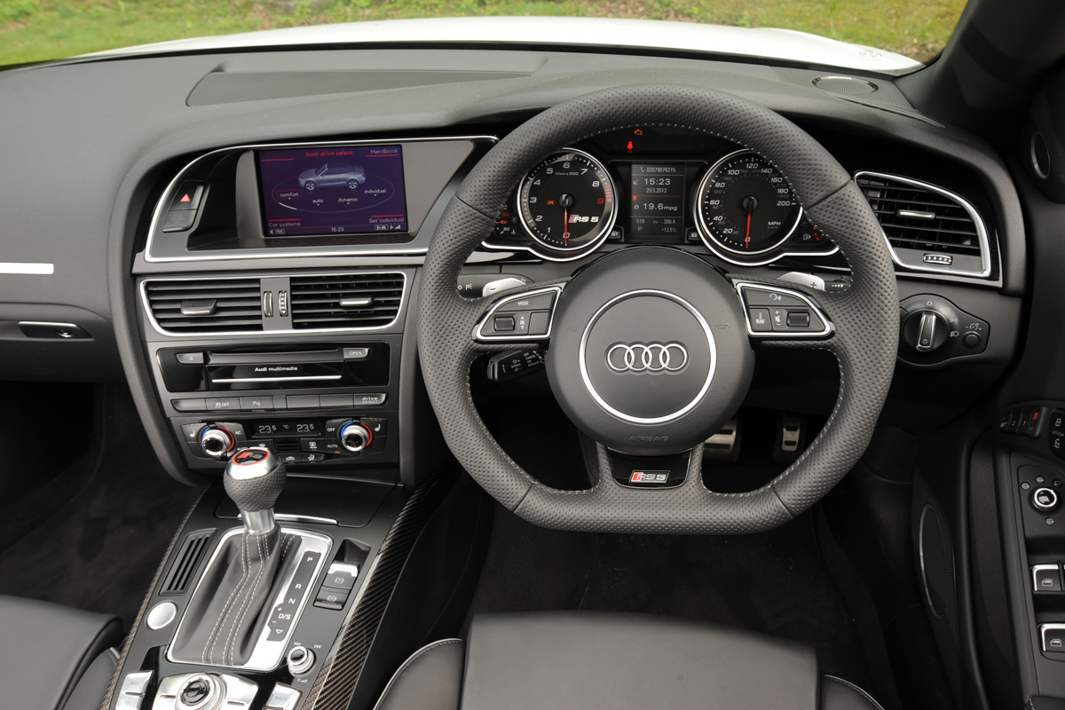 Audi RS5 Cabriolet interior