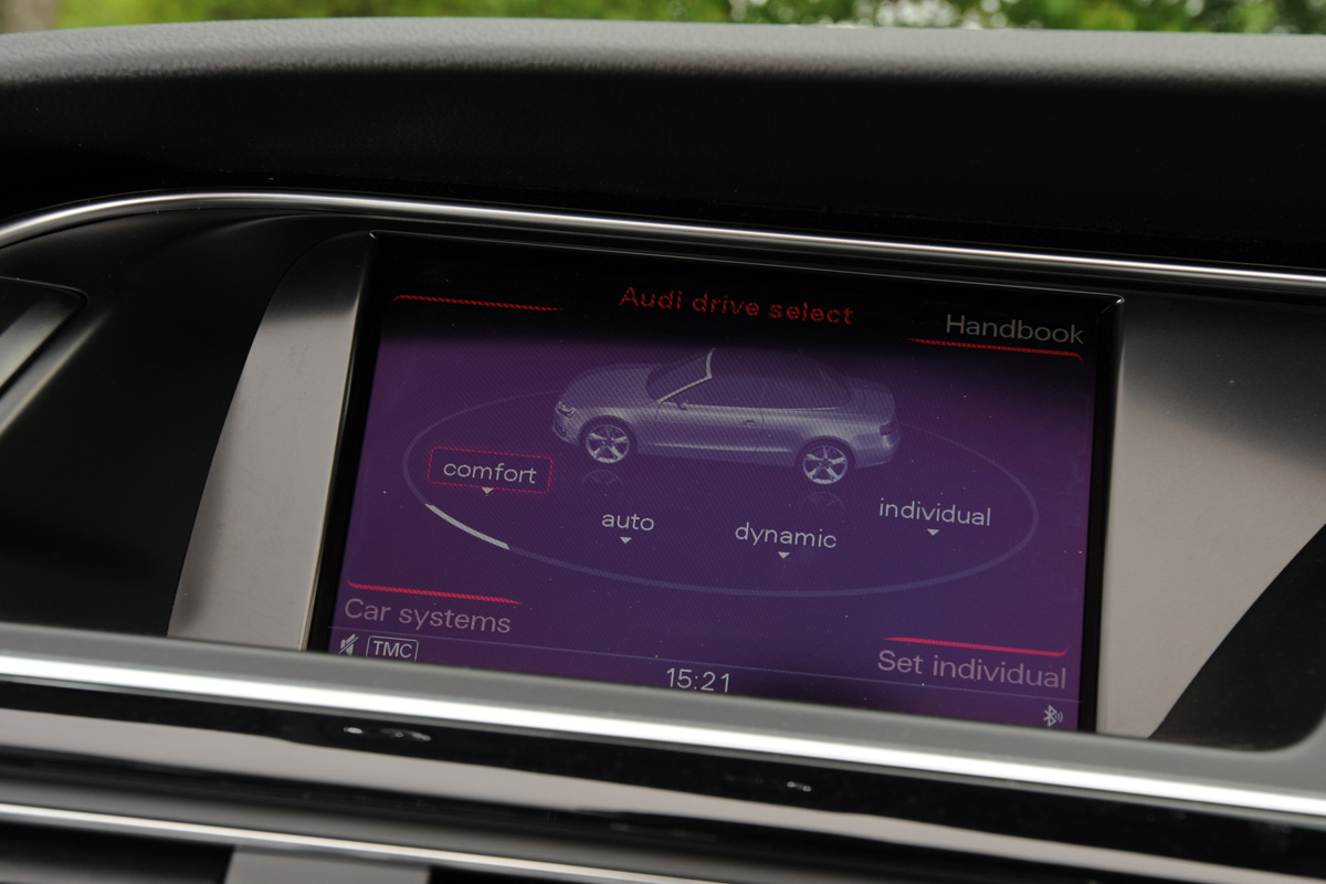 Audi RS5 Cabriolet sat-nav