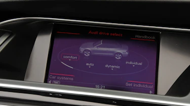 Audi RS5 Cabriolet sat-nav