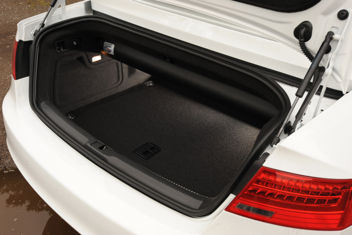 Audi RS5 Cabriolet boot