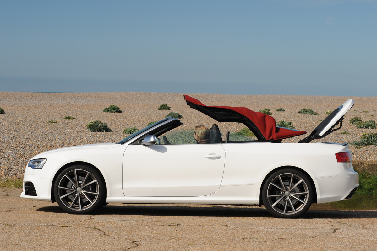 Audi RS5 Cabriolet roof up