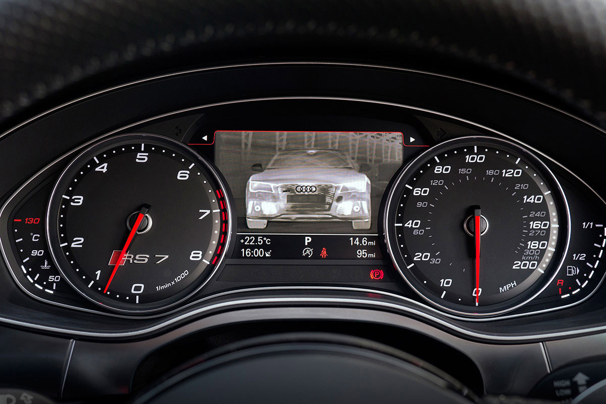 Audi RS7 2013 dials