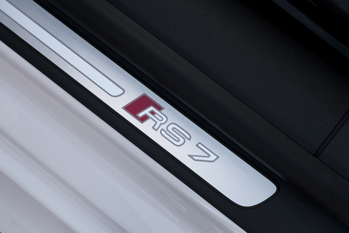 Audi RS7 2013 door seal
