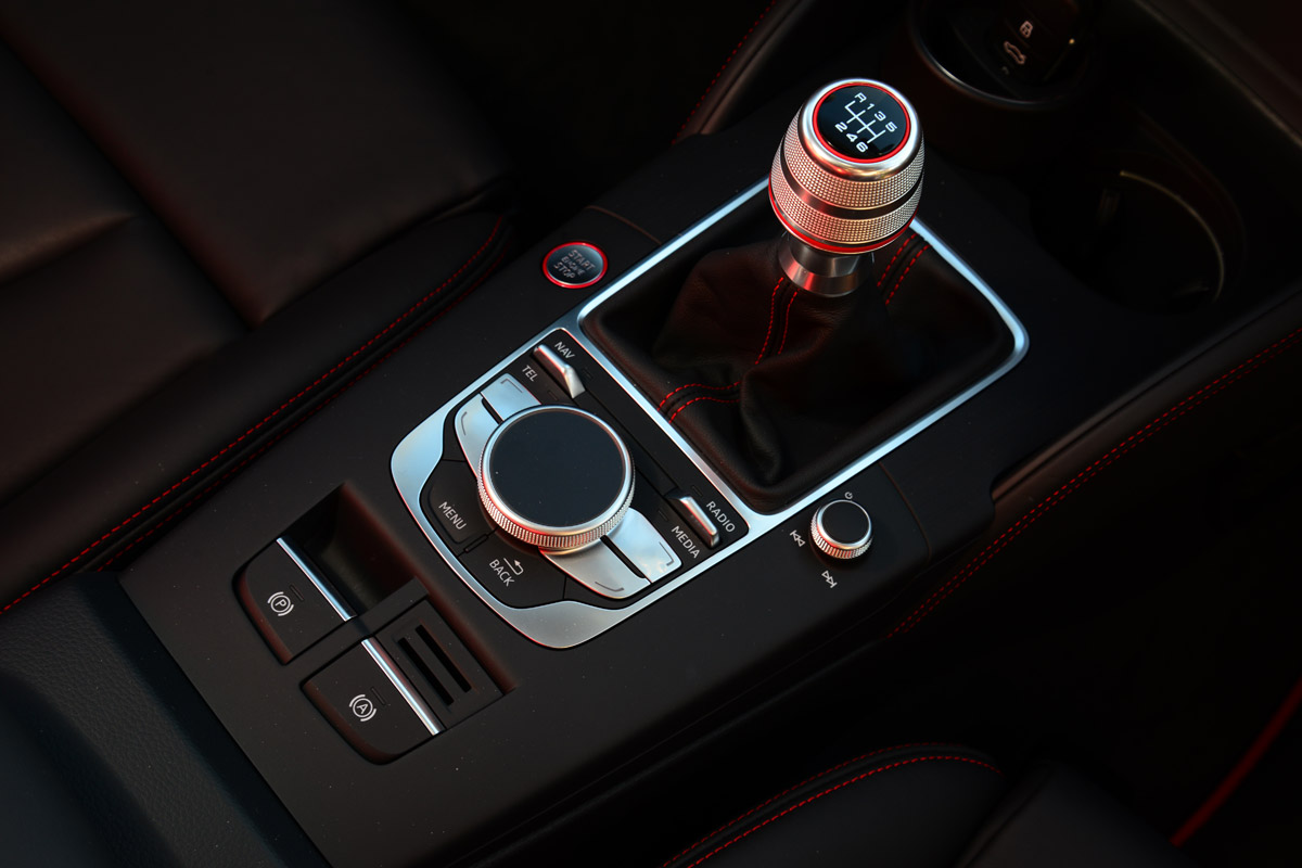 Audi S3 Saloon 2013 gearstickP