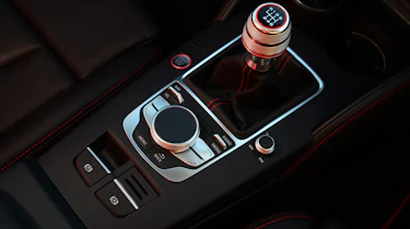 Audi S3 Saloon 2013 gearstickP