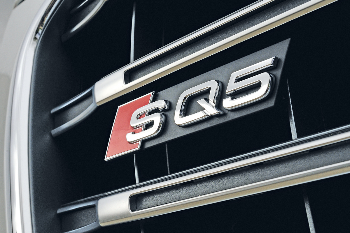 Audi SQ5 grille
