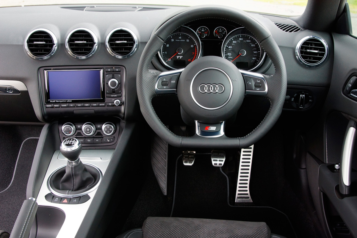 Audi TT 1.8T interior