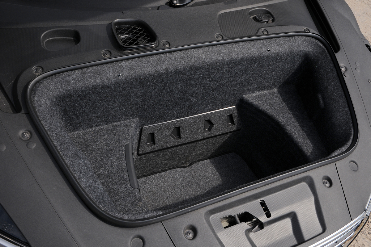 Audi R8 V10 Spyder boot