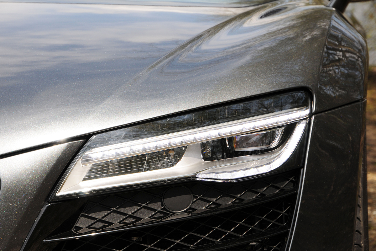 Audi R8 V10 Spyder headlight