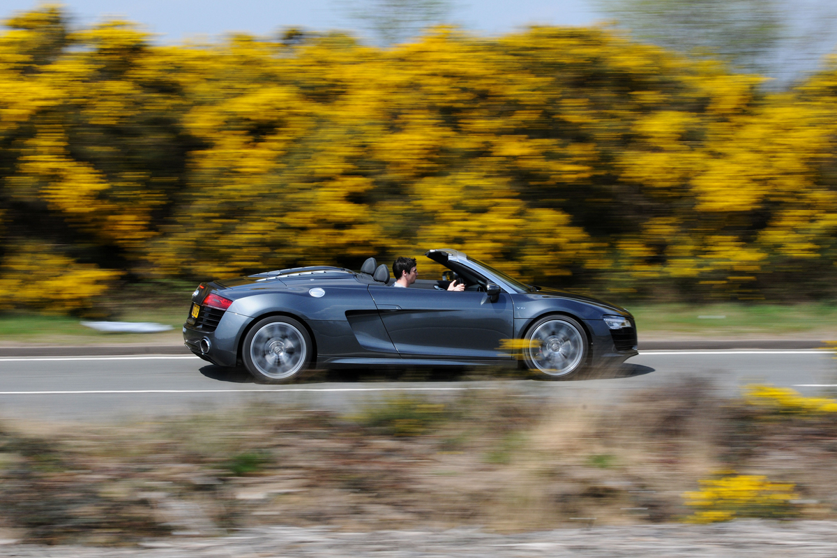 Audi R8 V10 Spyder profile