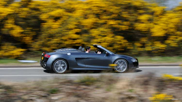 Audi R8 V10 Spyder profile