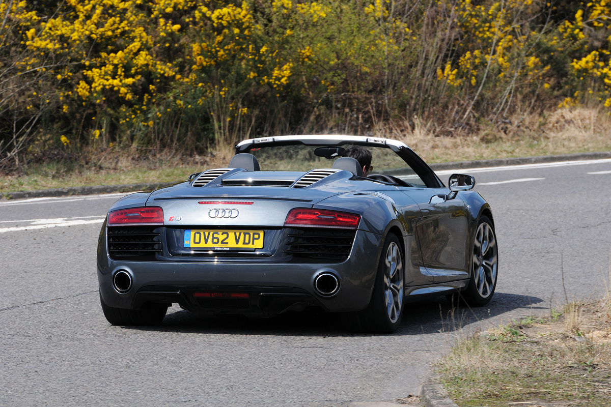 Audi R8 V10 Spyder rear cornering