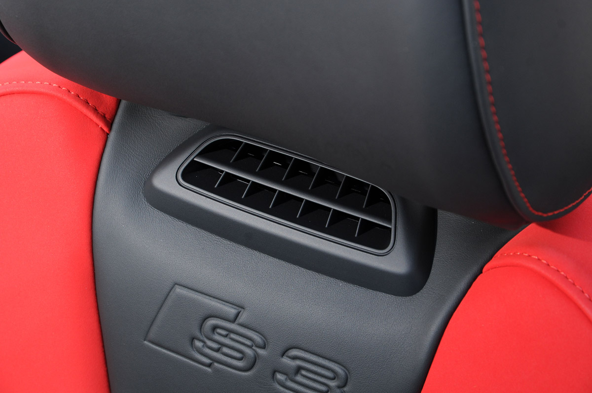 Audi S3 Cabriolet 2014 headrest