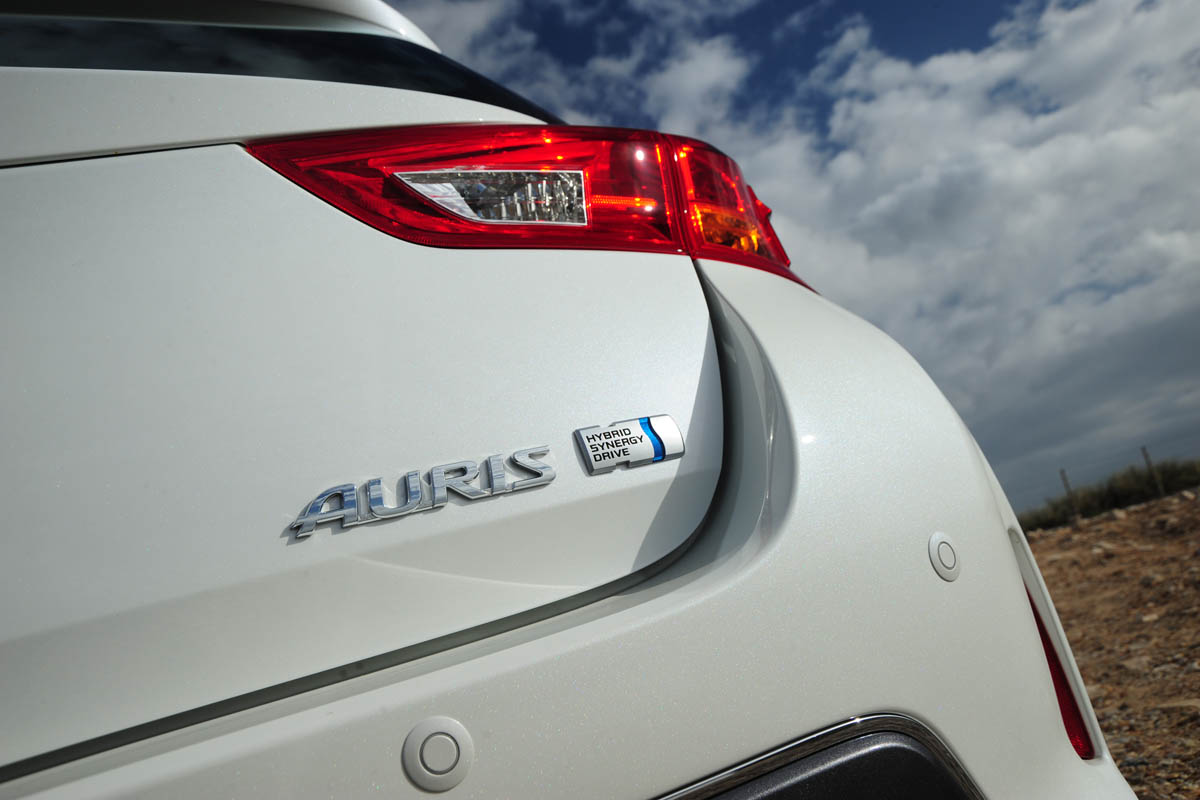 Toyota Auris Hybrid badge