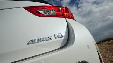 Toyota Auris Hybrid badge