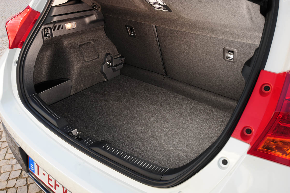 Toyota Auris Hybrid boot