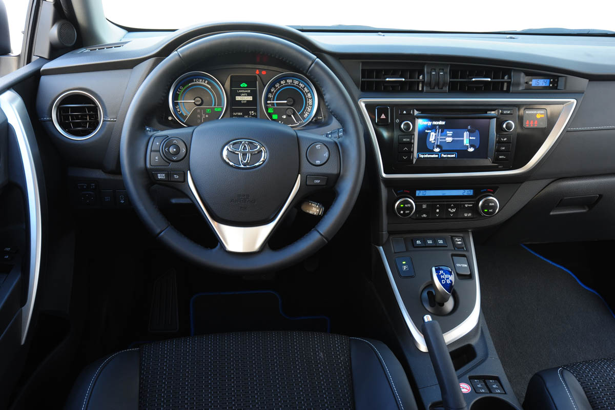 Toyota Auris Hybrid  dash