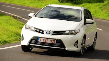 Toyota Auris Hybrid front cornering