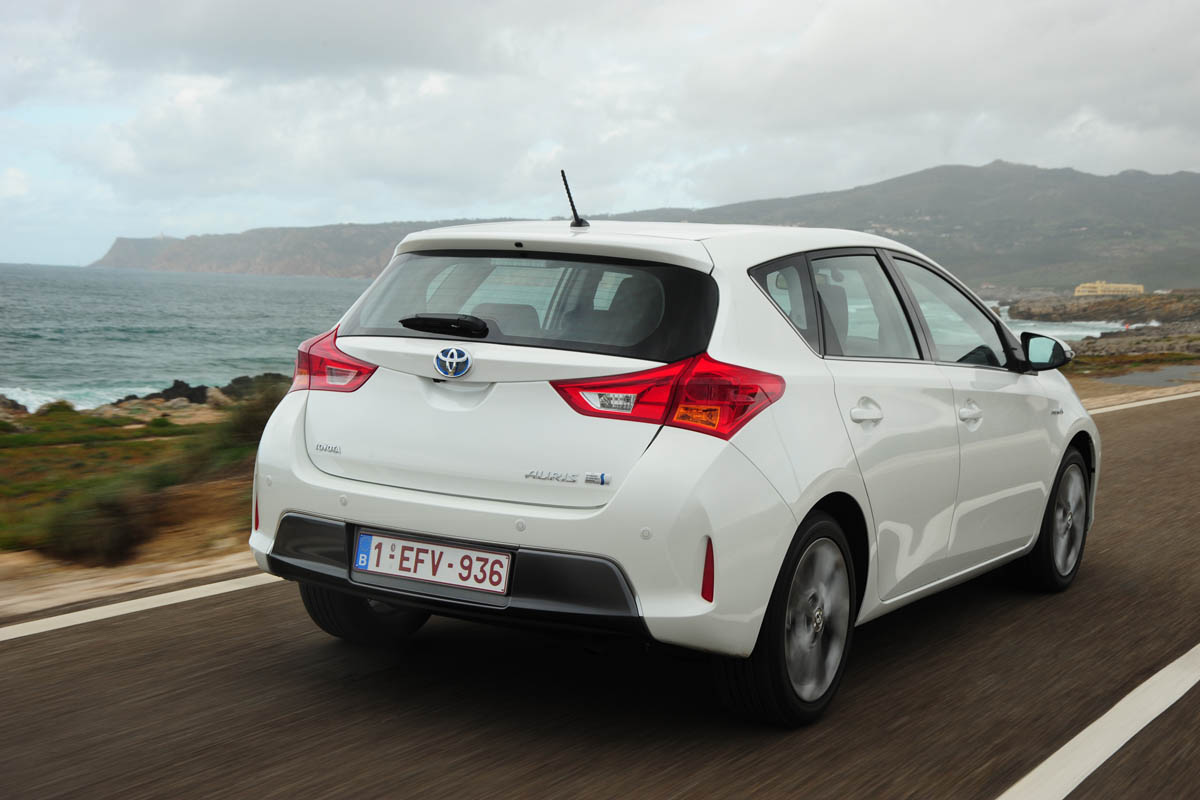 Toyota Auris Hybrid rear tracking
