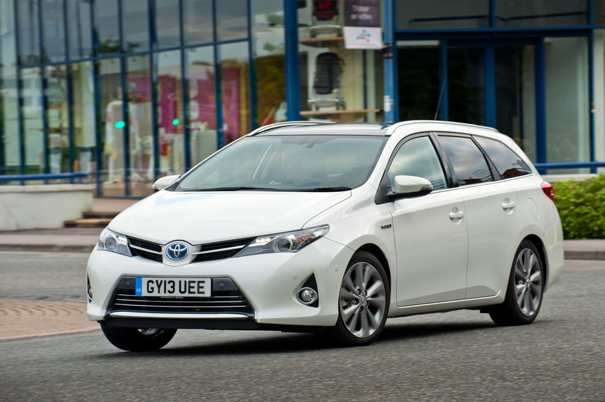 Toyota Auris Touring Sports cornering