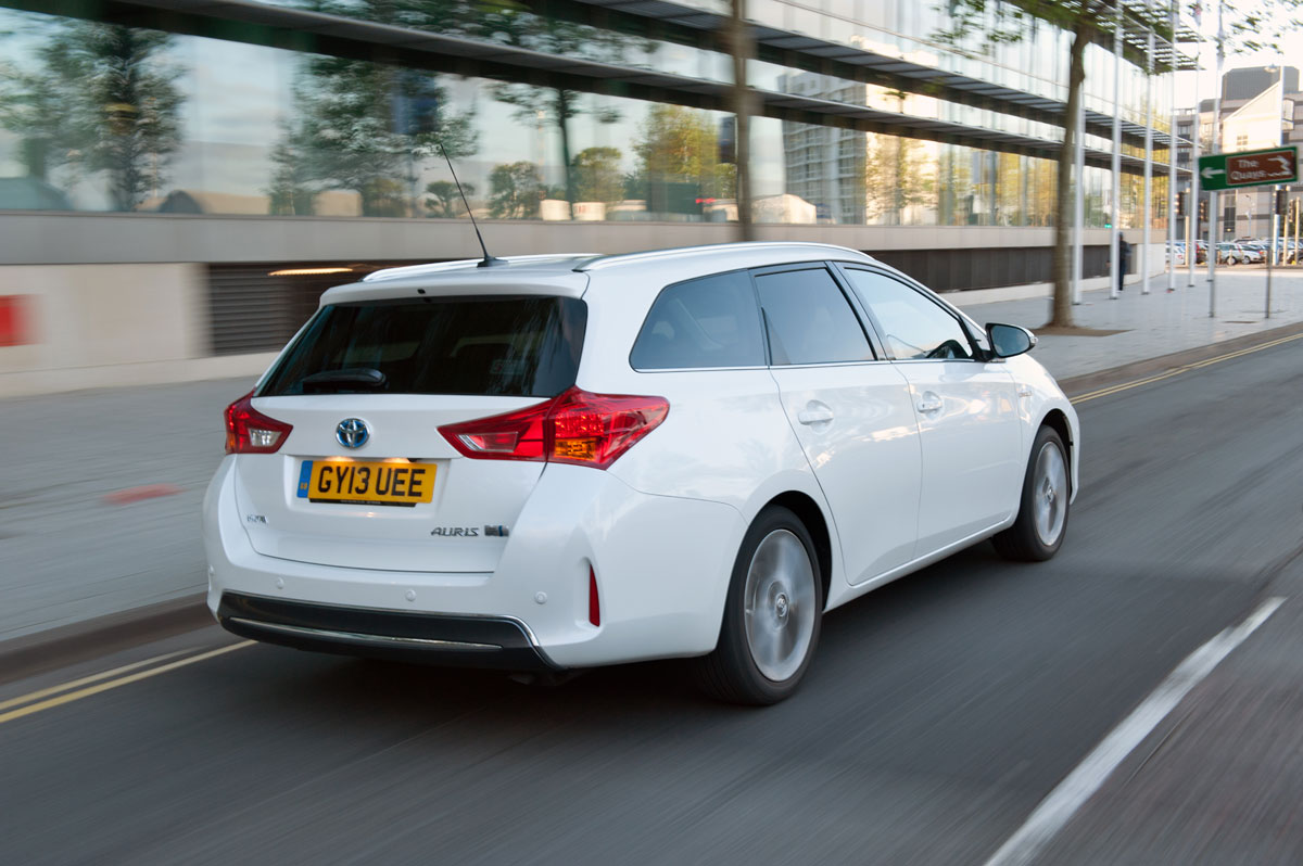 Toyota Auris Touring Sports rear tracking