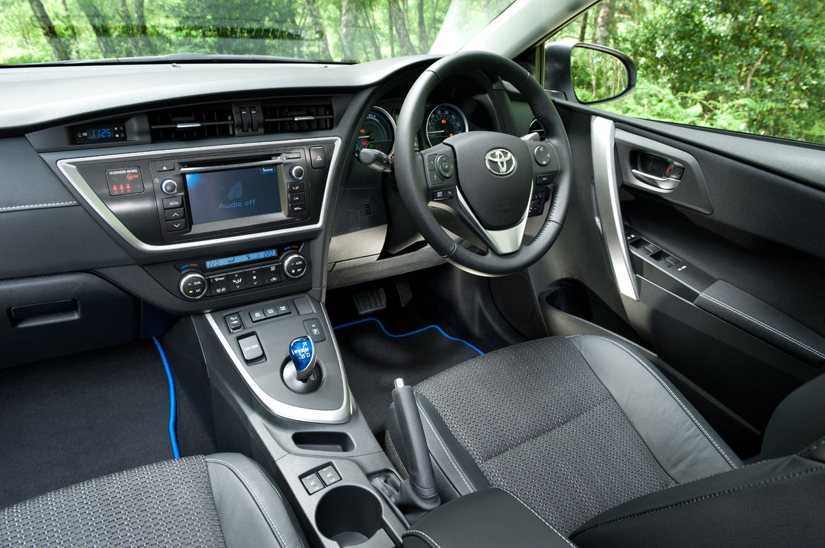 Toyota Auris Touring Sports interior 2