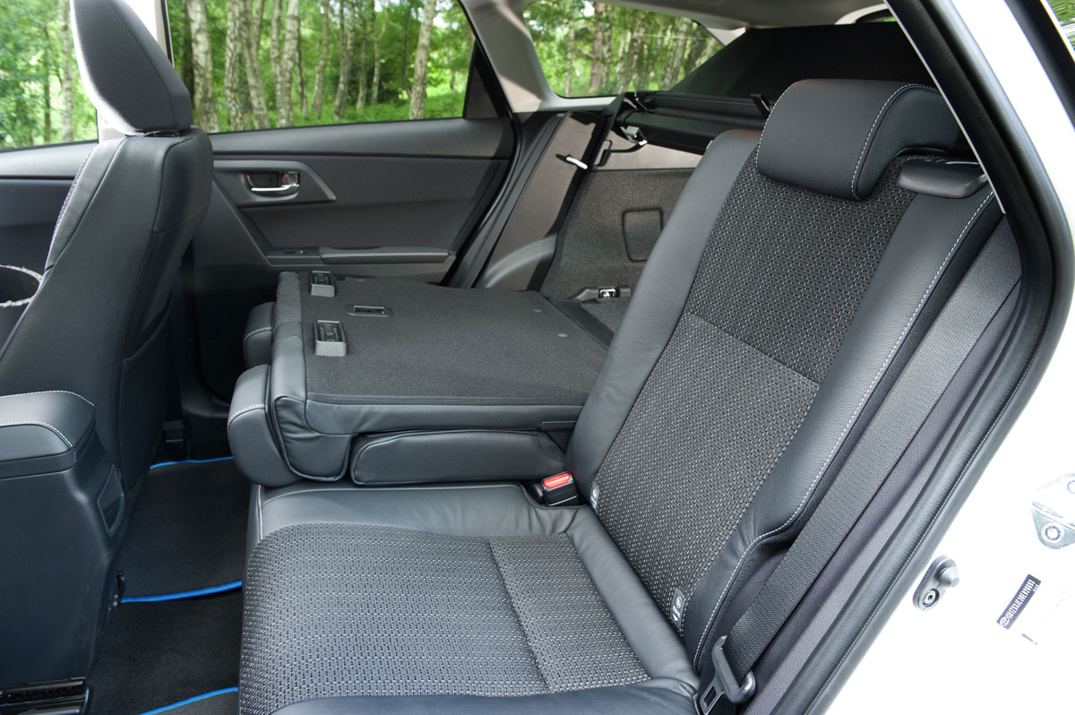 Toyota Auris Touring Sports rear seats