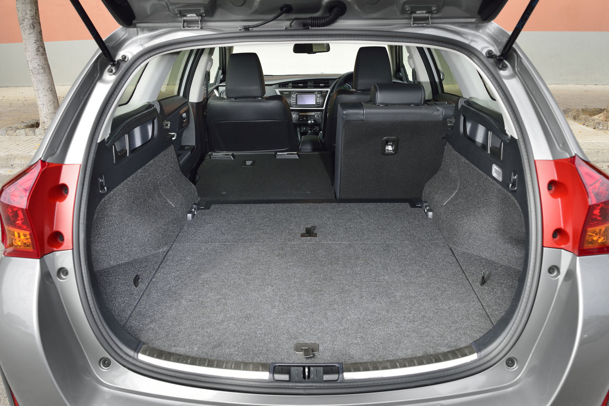 Toyota Auris Touring Sports boot