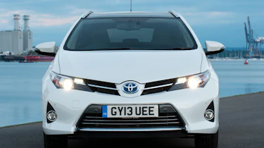 Toyota Auris Touring Sports front