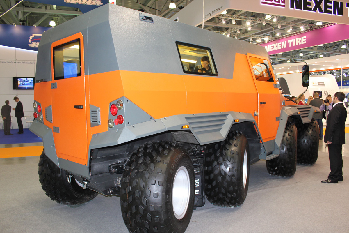 Avitoros Wamah Shaman eight-wheeler